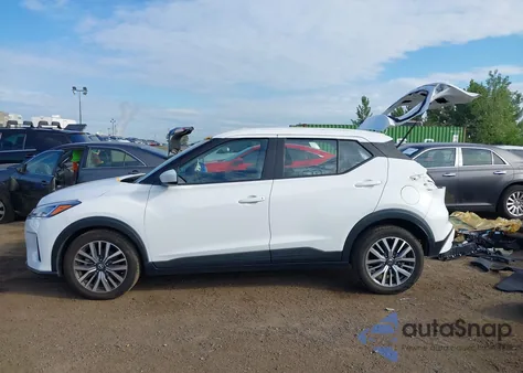 2021 Nissan Kicks Sv Xtronic Cvt z USA, uszkodzony, nr VIN 3N1CP5CVXML487751